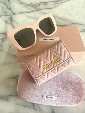 Miu Miu Quilted dusty rose color Leather keyholder with Gold Logo
